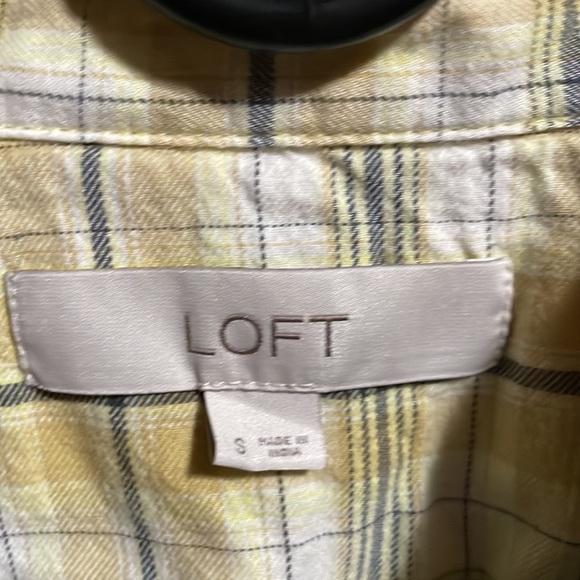 Tops - Picture 2 of 3